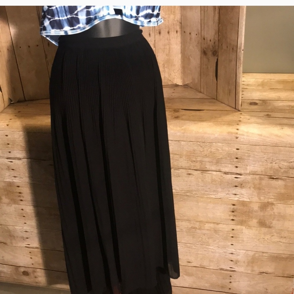 Black high low skirt